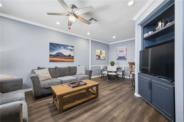 102 Fraternity Row, College Station, TX 77845