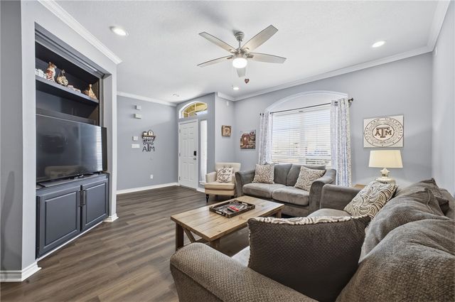 102 Fraternity Row, College Station, TX 77845