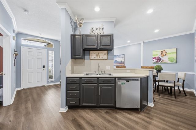 102 Fraternity Row, College Station, TX 77845