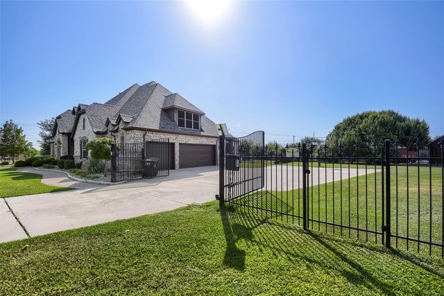 1501 Willow Tree Drive, Fort Worth, TX 76052