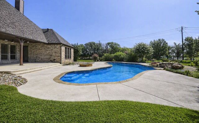 1501 Willow Tree Drive, Fort Worth, TX 76052