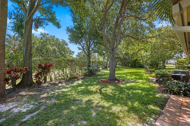 1000 Arezzo Circle, Boynton Beach, FL 33436