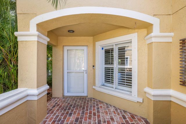 1000 Arezzo Circle, Boynton Beach, FL 33436