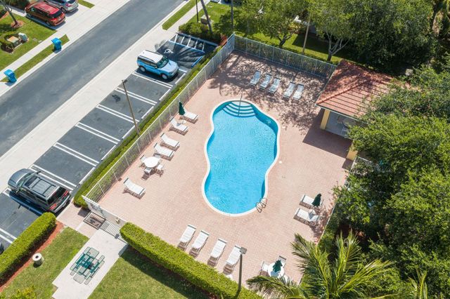 1000 Arezzo Circle, Boynton Beach, FL 33436