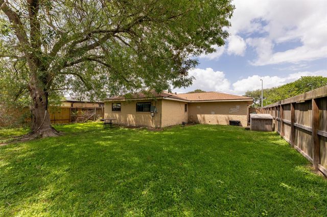 12127 Glenhollow Drive, Houston, TX 77048