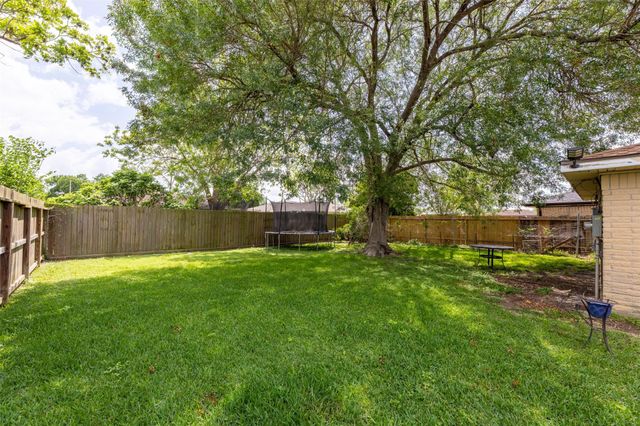 12127 Glenhollow Drive, Houston, TX 77048