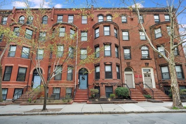 41 Carlton St 3, Brookline, MA 02446