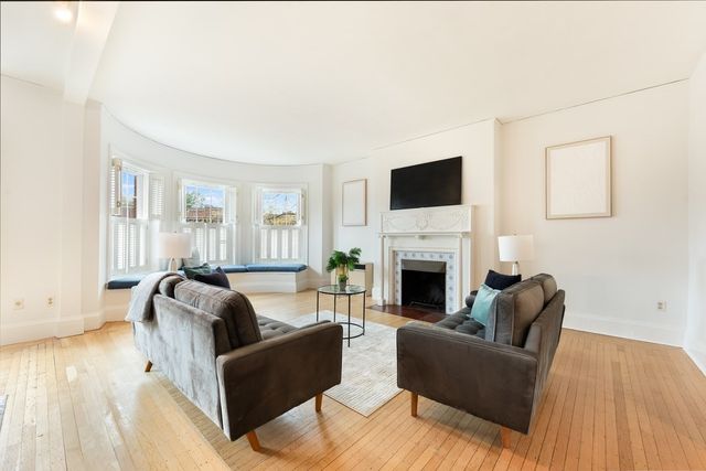 41 Carlton St 3, Brookline, MA 02446