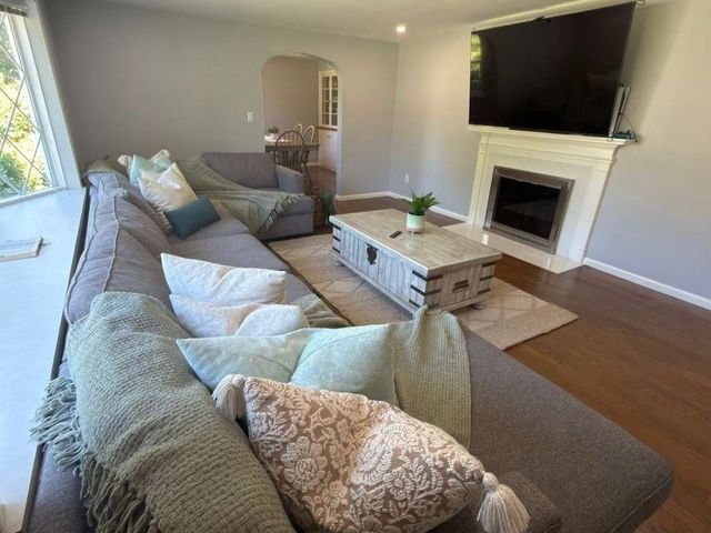91 Pleasant St, Northborough, MA 01532
