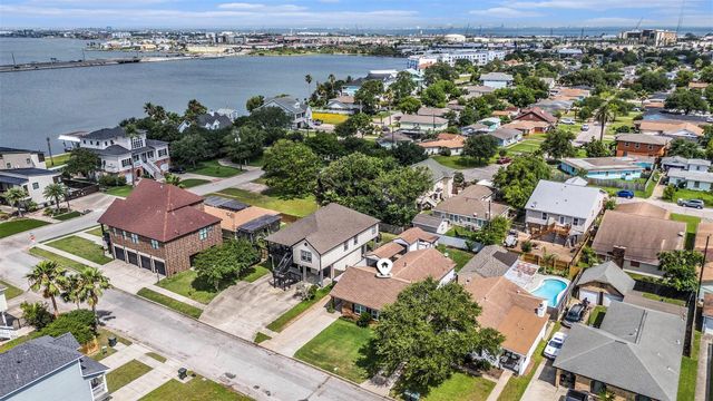 5720 Fraser Avenue, Galveston, TX 77551