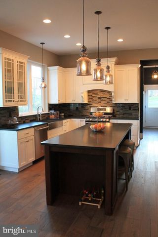 224 SALFORD STATION RD, Perkiomenville, PA 18074