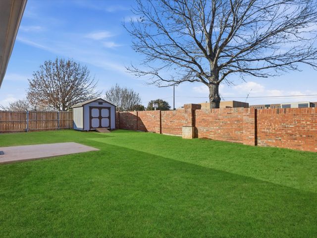 424 Shady Shore Lane, Crowley, TX 76036