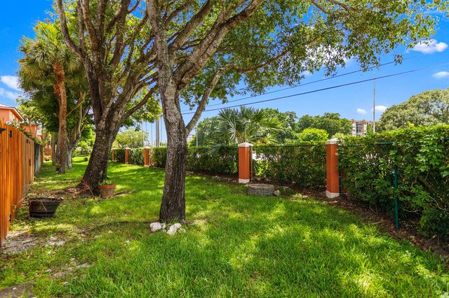 1216 NW 100TH Avenue, Pembroke Pines, FL 33024