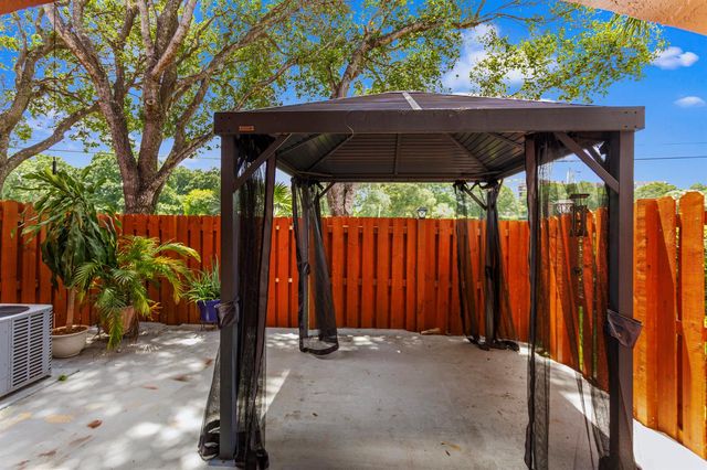 1216 NW 100TH Avenue, Pembroke Pines, FL 33024