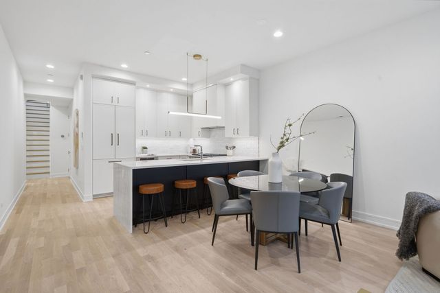 2481 N Milwaukee Avenue 201, Chicago, IL 60647