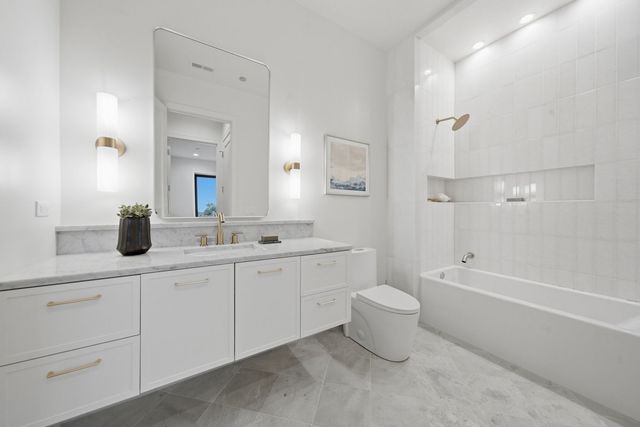 2481 N Milwaukee Avenue 201, Chicago, IL 60647