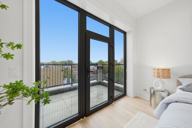 2481 N Milwaukee Avenue 201, Chicago, IL 60647