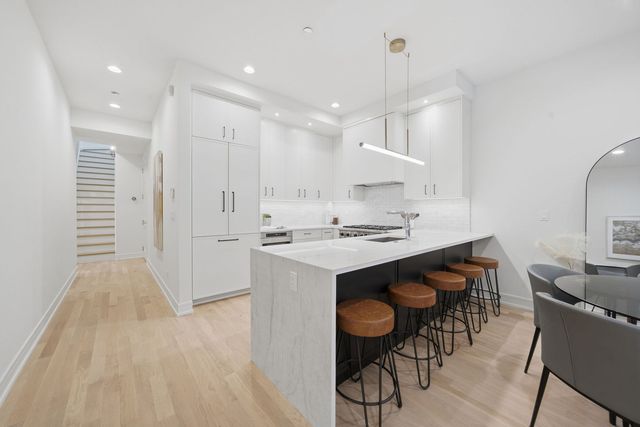 2481 N Milwaukee Avenue 201, Chicago, IL 60647