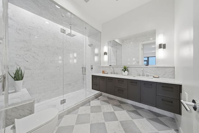 2481 N Milwaukee Avenue 201, Chicago, IL 60647