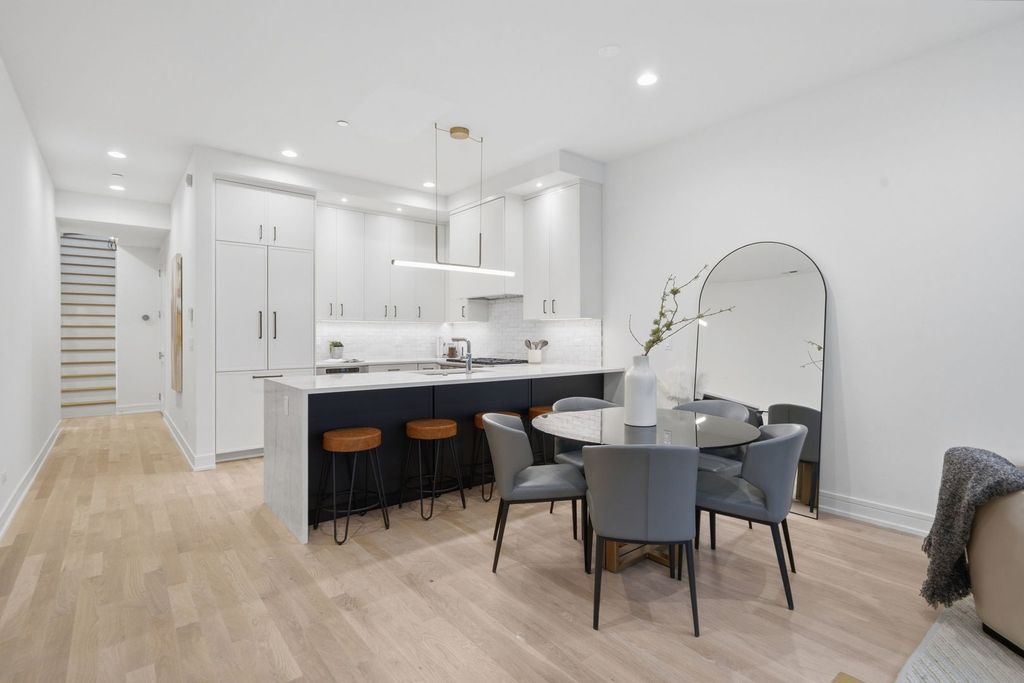 2481 N Milwaukee Avenue 201, Chicago, IL 60647 — photo 2