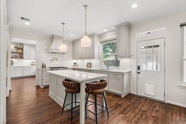 4902 Bend Court, Sugar Land, TX 77478