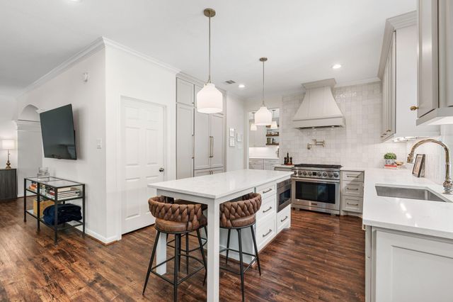 4902 Bend Court, Sugar Land, TX 77478