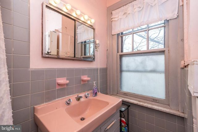 251 WASHINGTON LN, Jenkintown, PA 19046