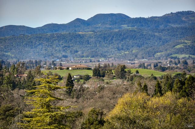 23 Saint Michael Cir, Napa, CA 94558