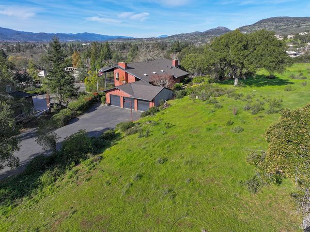 23 Saint Michael Cir, Napa, CA 94558
