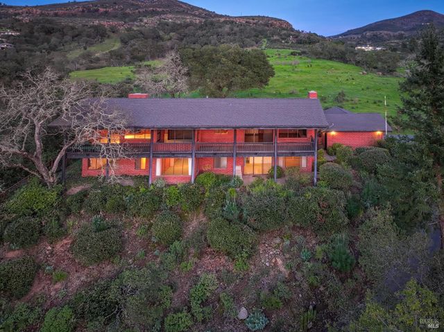 23 Saint Michael Cir, Napa, CA 94558