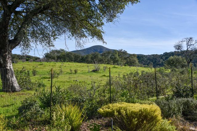 23 Saint Michael Cir, Napa, CA 94558