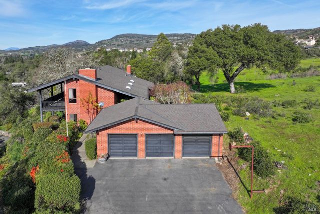 23 Saint Michael Cir, Napa, CA 94558