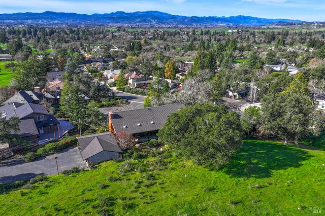 23 Saint Michael Cir, Napa, CA 94558