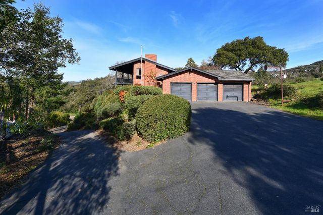 23 Saint Michael Cir, Napa, CA 94558