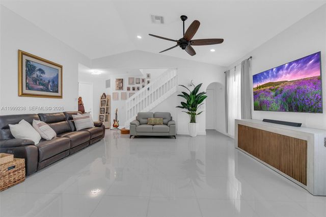 3920 NE 13th Dr, Homestead, FL 33033