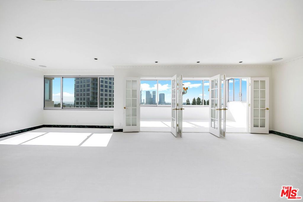 875 Comstock Avenue 9D, Los Angeles, CA 90024 — photo 2