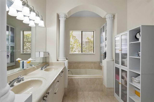 7666 SW 193rd Ln, Cutler Bay, FL 33157