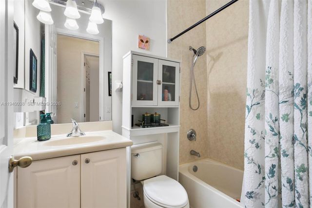 7666 SW 193rd Ln, Cutler Bay, FL 33157