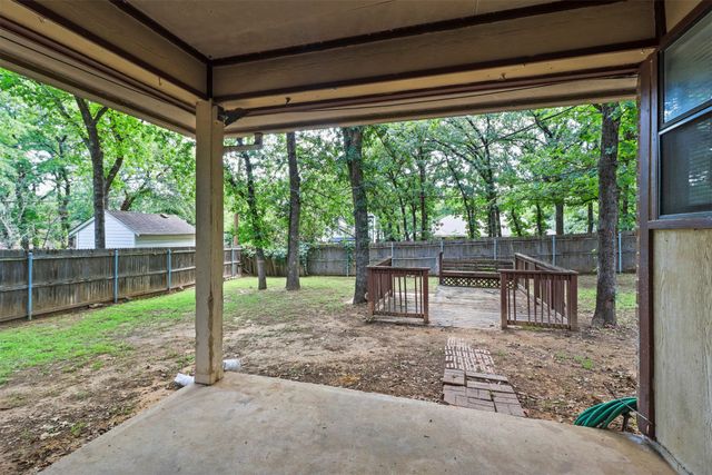 616 Lake Crest Parkway, Azle, TX 76020