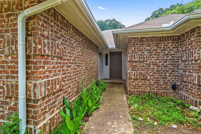 616 Lake Crest Parkway, Azle, TX 76020