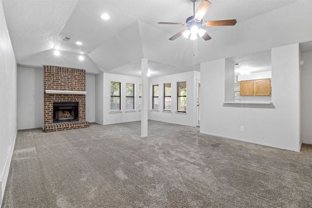 616 Lake Crest Parkway, Azle, TX 76020