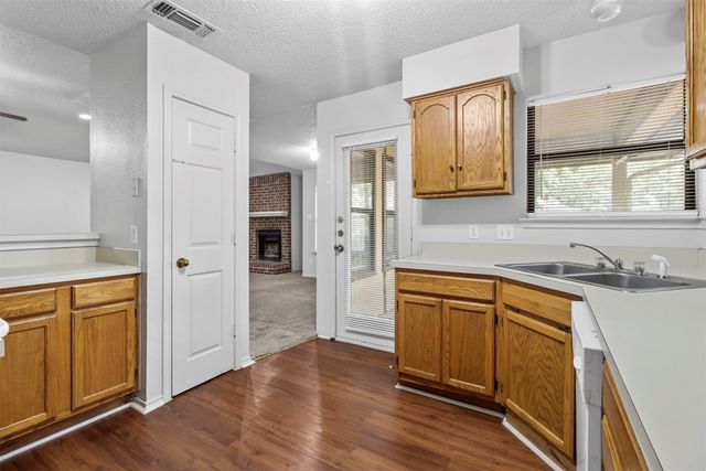 616 Lake Crest Parkway, Azle, TX 76020