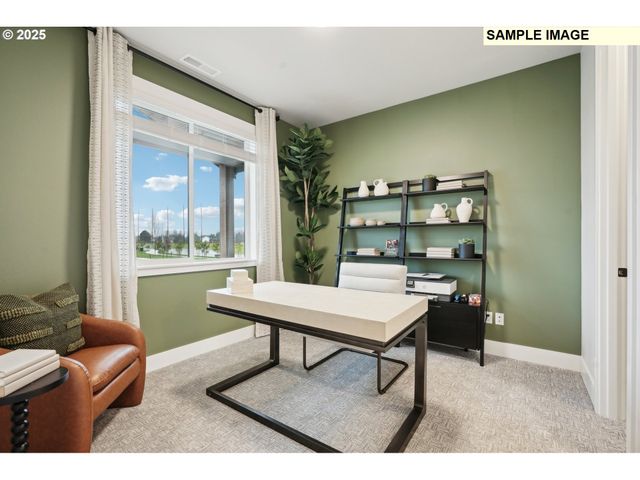 3080 Olympic St 16, Woodburn, OR 97071