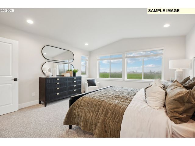 3080 Olympic St 16, Woodburn, OR 97071