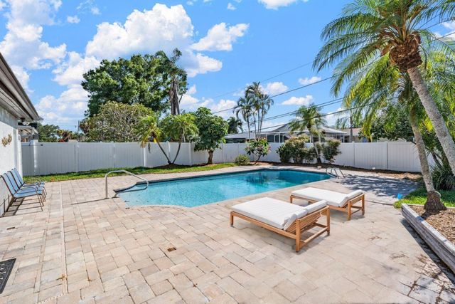 6300 BAYOU GRANDE BOULEVARD NE, St Petersburg, FL 33702