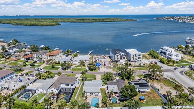 6300 BAYOU GRANDE BOULEVARD NE, St Petersburg, FL 33702