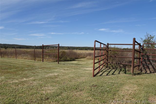 4621 E Garfield Road, Beggs, OK 74421