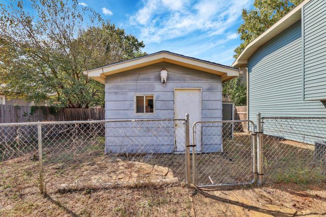 929 E 53rd St S, Wichita, KS 67216