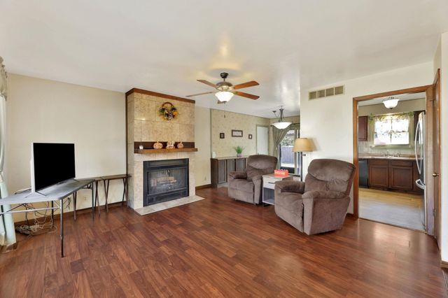 929 E 53rd St S, Wichita, KS 67216