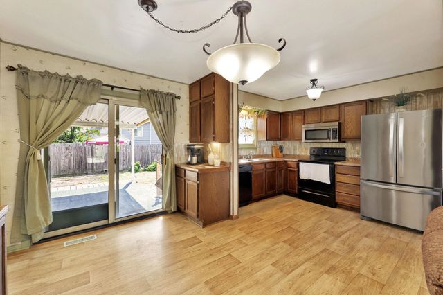 929 E 53rd St S, Wichita, KS 67216